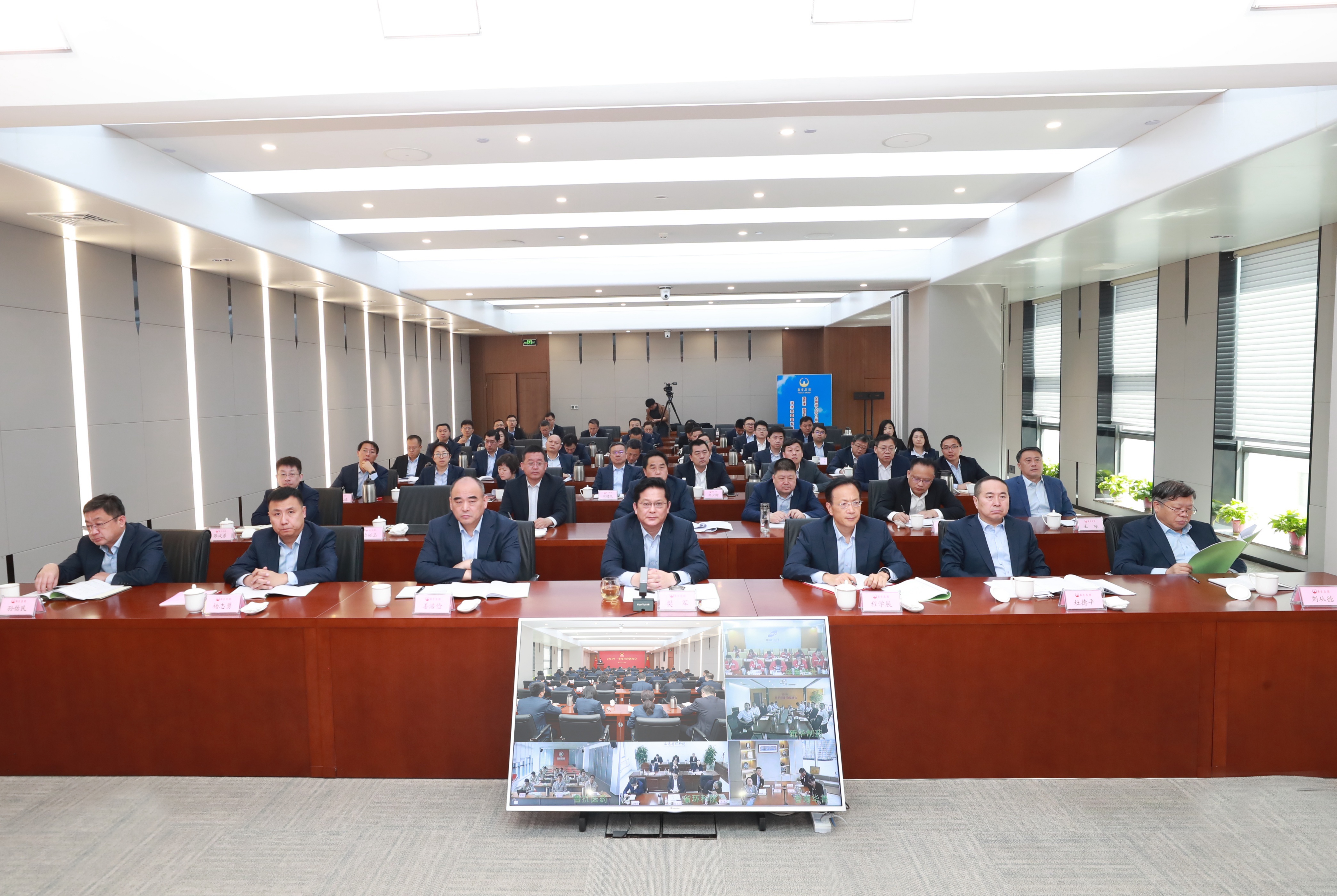 奮戰二季度 確保“雙過半”“雙增長” ——華魯集團召開2024年一季度經營調度會-2 奮戰二季度 確保“雙過半”“雙增長” ——華魯集團召開2024年一季度經營調度會-2.jpg