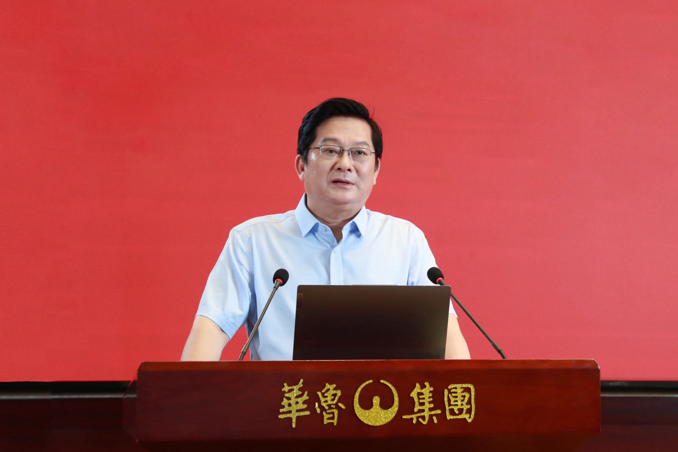董事長樊軍出席會議 董事長樊軍出席會議.jpg